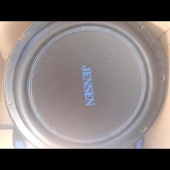 Hey there I’m selling my 300 watt rms speakers I’ve had them for maybe 2 weeks - Picture 3 of 3